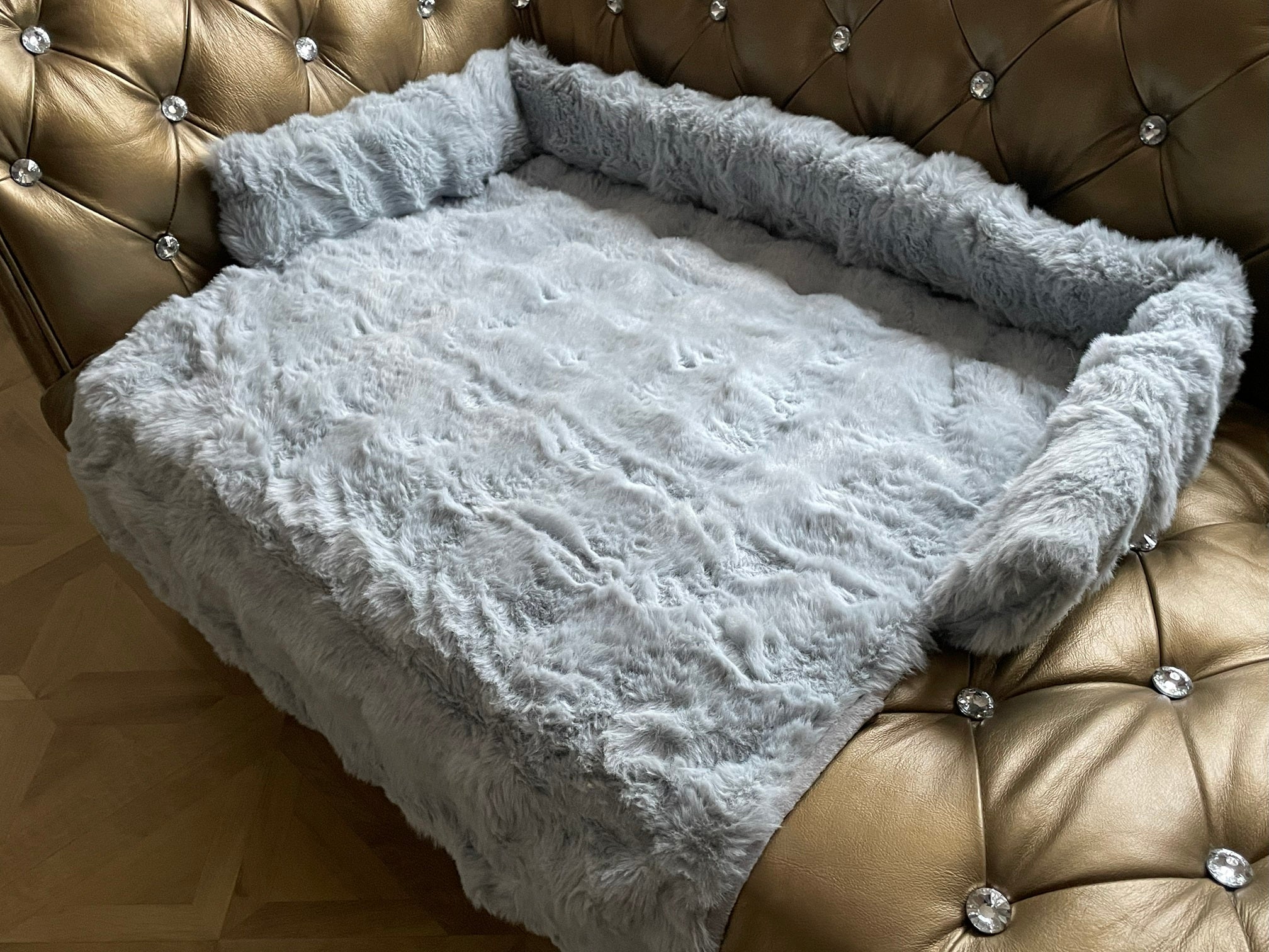 Cloud-Soft Faux Fur Pet Seat Cover & Sofa Bed – For Cats & Small Dogs