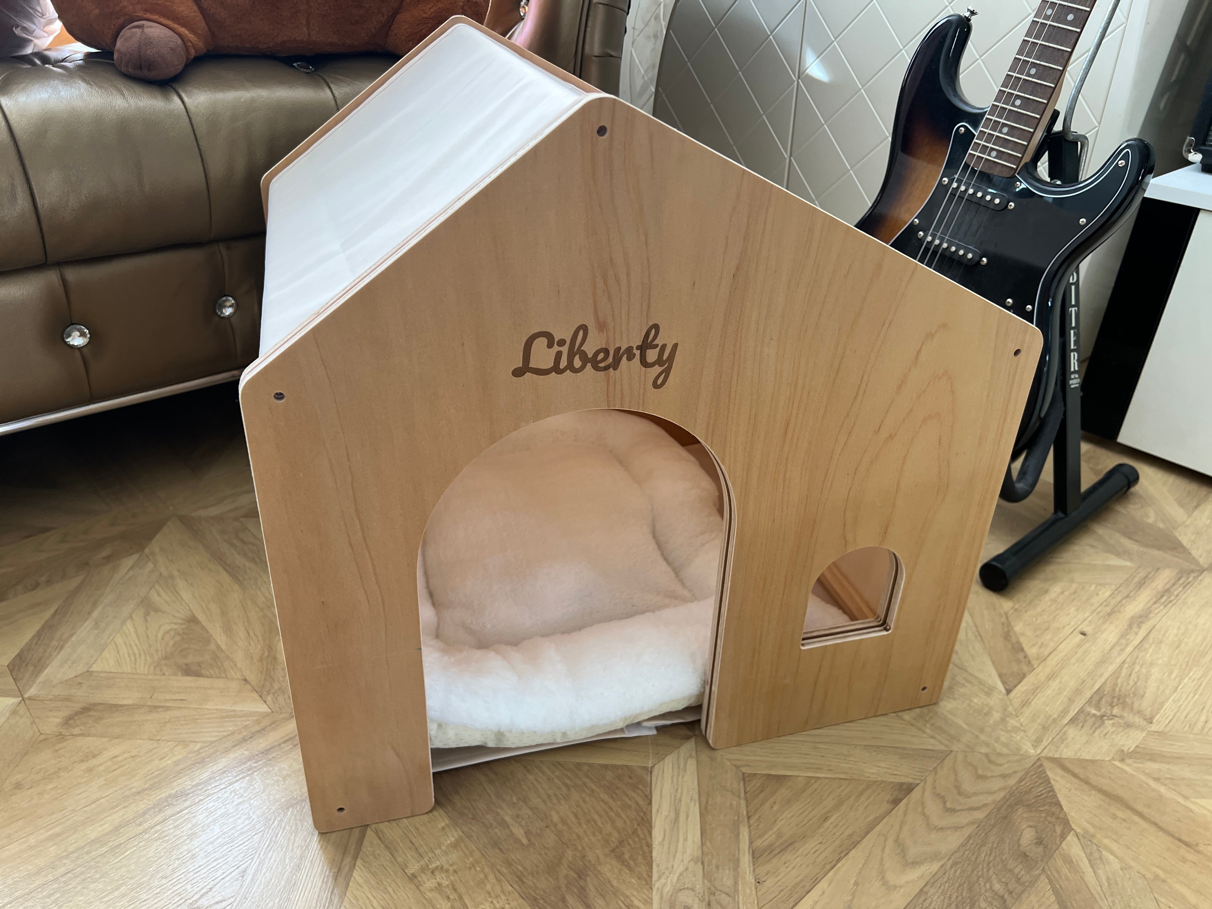 Personalised Minimalist Wooden Pet House – Custom Name Engraved Cabin for Cats & Small Dogs