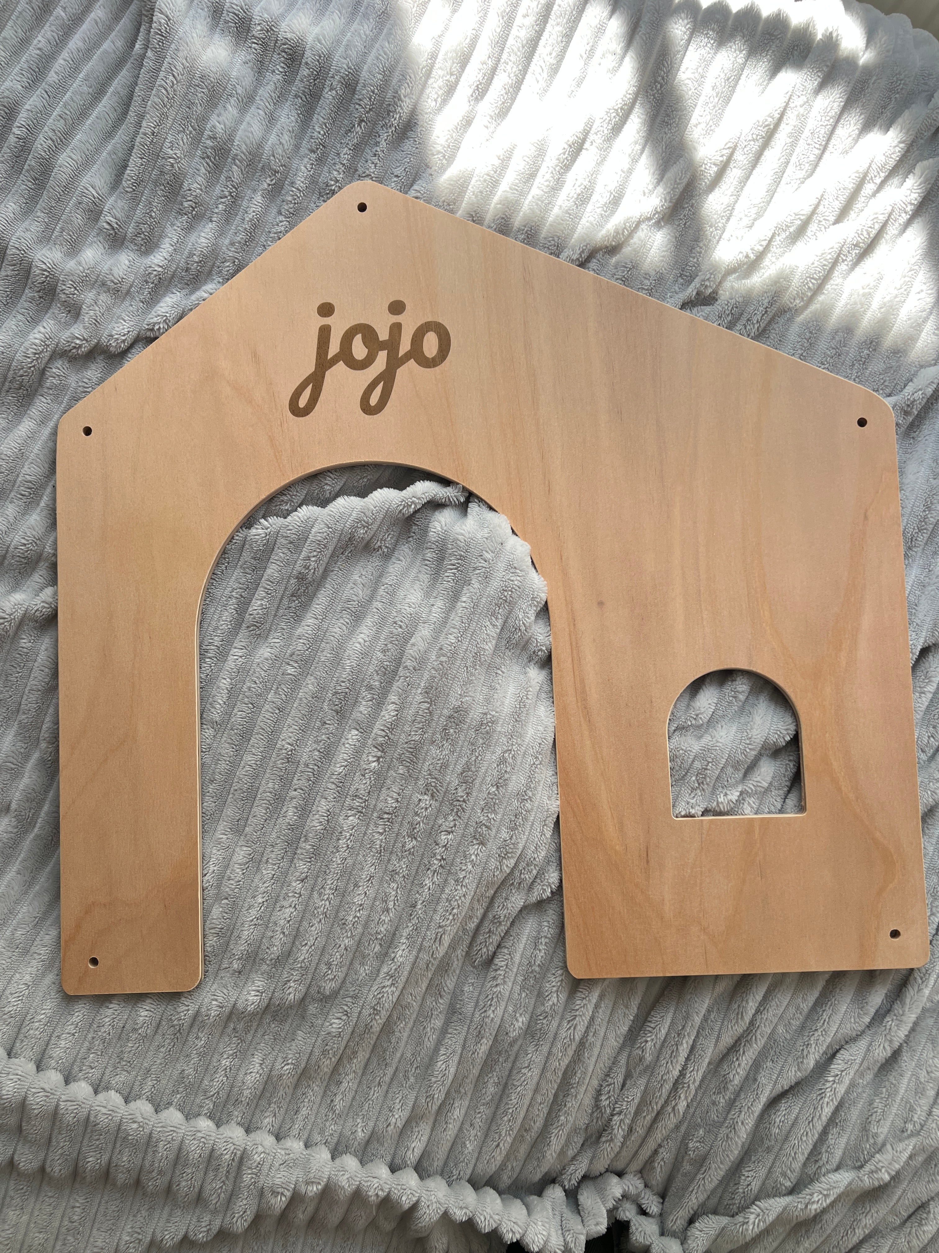 Personalised Minimalist Wooden Pet House – Custom Name Engraved Cabin for Cats & Small Dogs